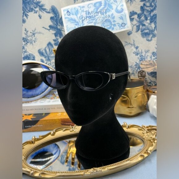 🆕 GUCCI 🧿 NWOT GG1680S Linea GG Logo Cateye Sunglasses, Black & Grey Lens - Picture 3 of 16